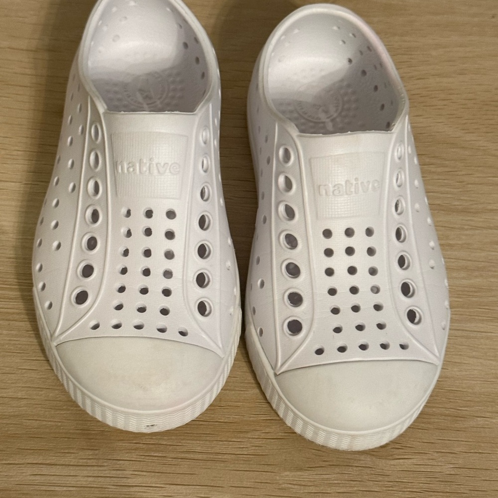 Native Kids Water Shoes - Classic White